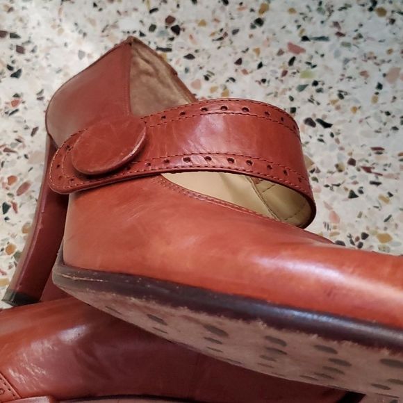 Antonio Melani brown mary jane heels 8.5 - Picture 6 of 8